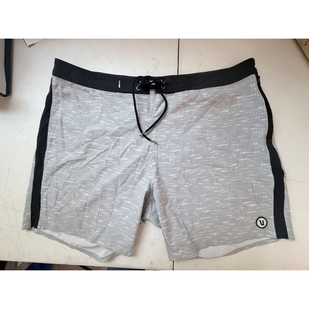 Vuori Men's Boardshorts 2XL Gray Black 7" Drawstring Swim Surf Shorts